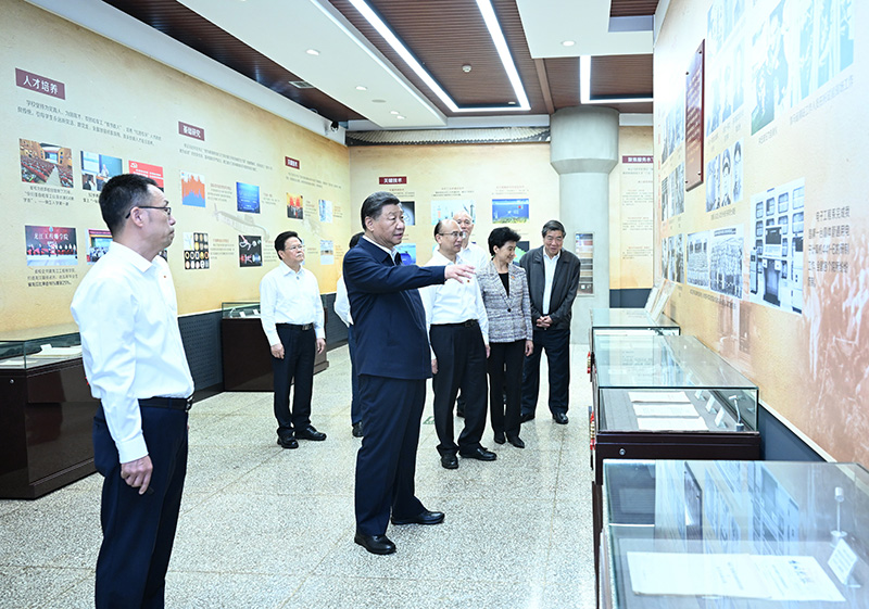 9月6日至8日，中共中央總書記、國家主席、中央軍委主席習(xí)近平在黑龍江考察。這是7日上午，習(xí)近平在哈爾濱工程大學(xué)哈軍工紀(jì)念館考察。